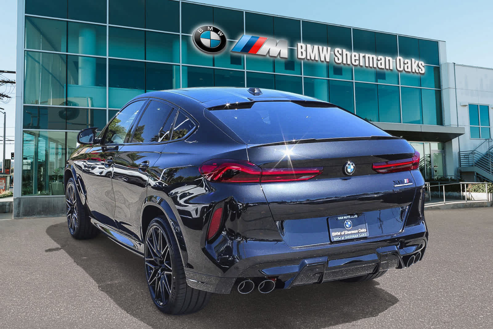 2025 BMW X6 M  6