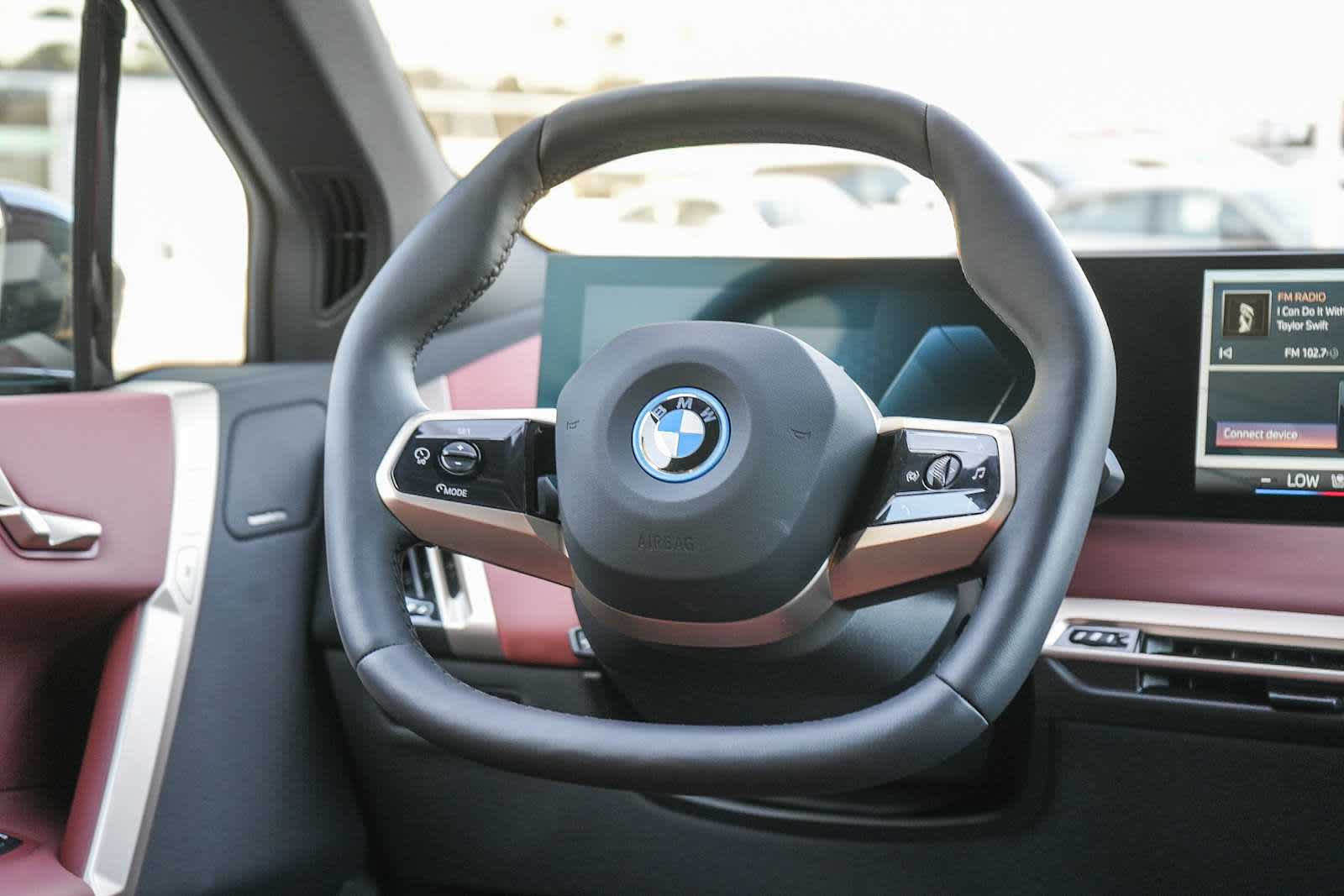 2025 BMW iX xDrive50 18