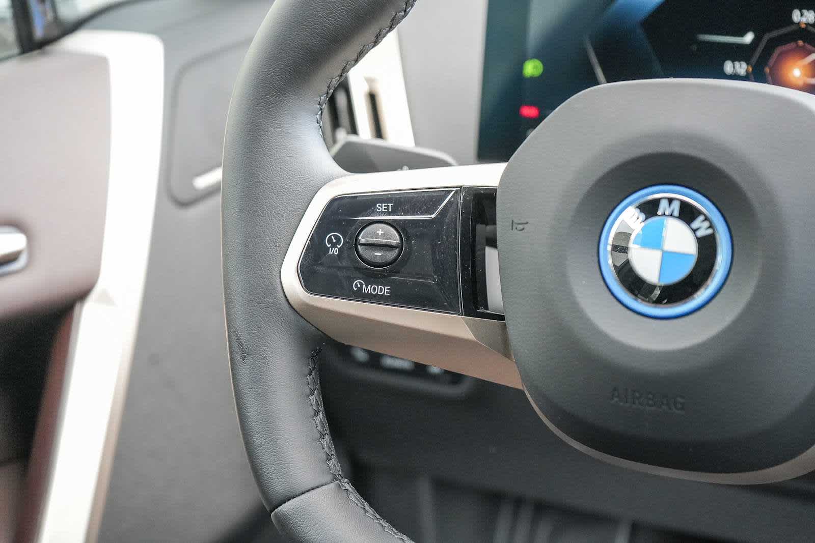 2025 BMW iX xDrive50 18