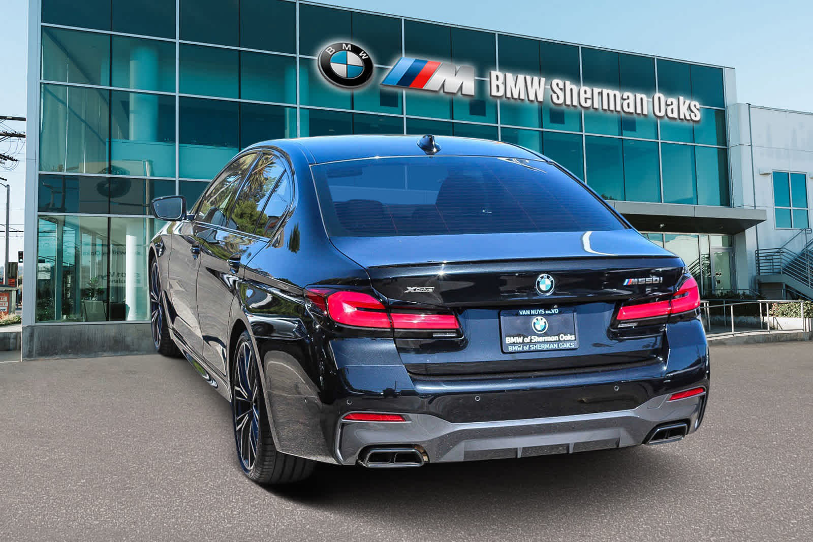 2022 BMW 5 Series M550i xDrive 6