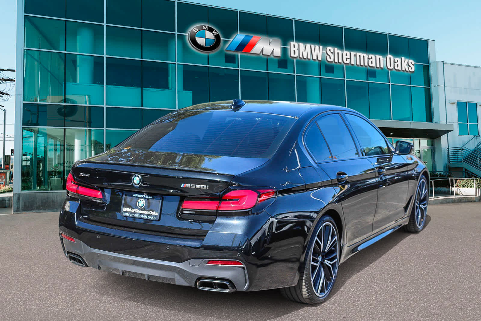 2022 BMW 5 Series M550i xDrive 4