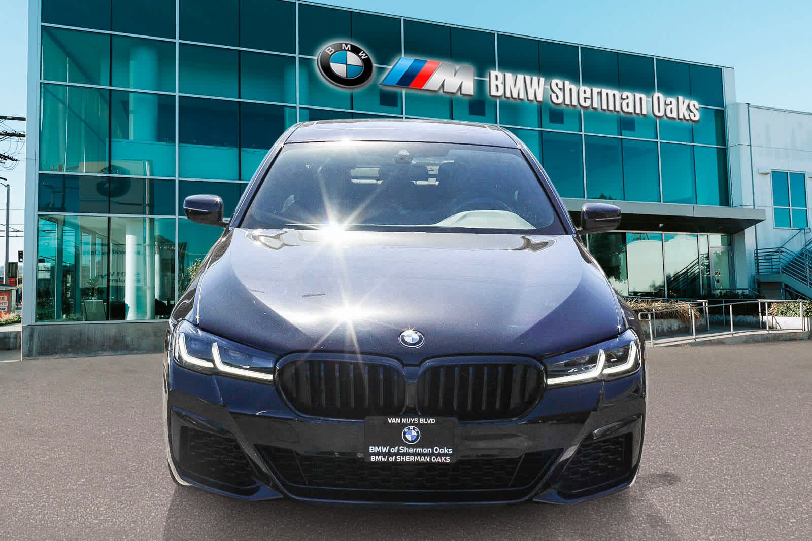 2022 BMW 5 Series M550i xDrive 2