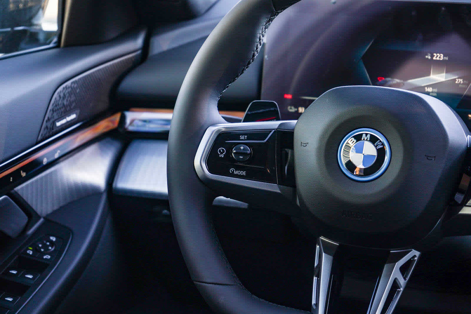 2025 BMW i5 xDrive40 16