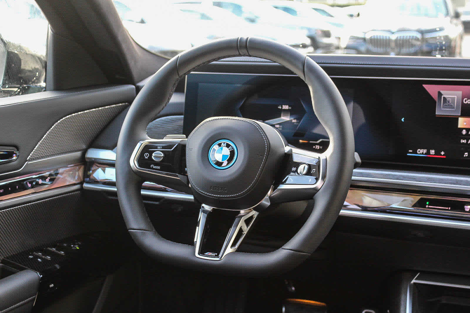 2025 BMW i7 xDrive60 16