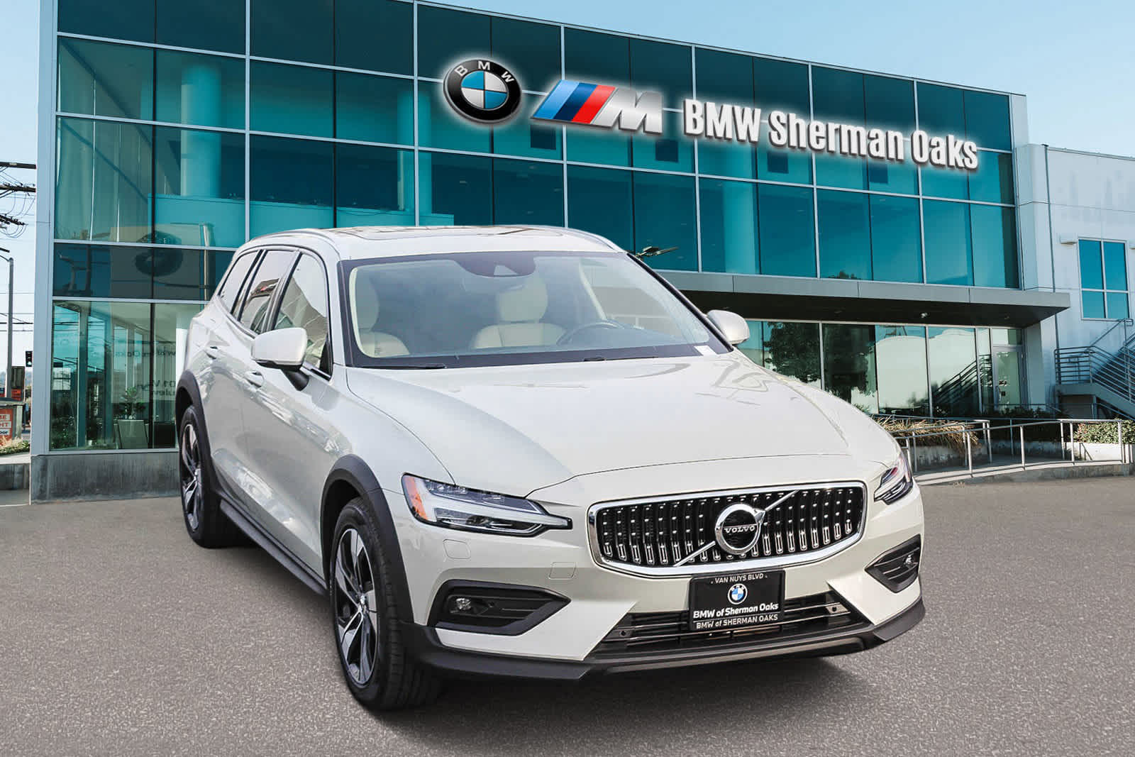 2022 Volvo V60 Cross Country  3