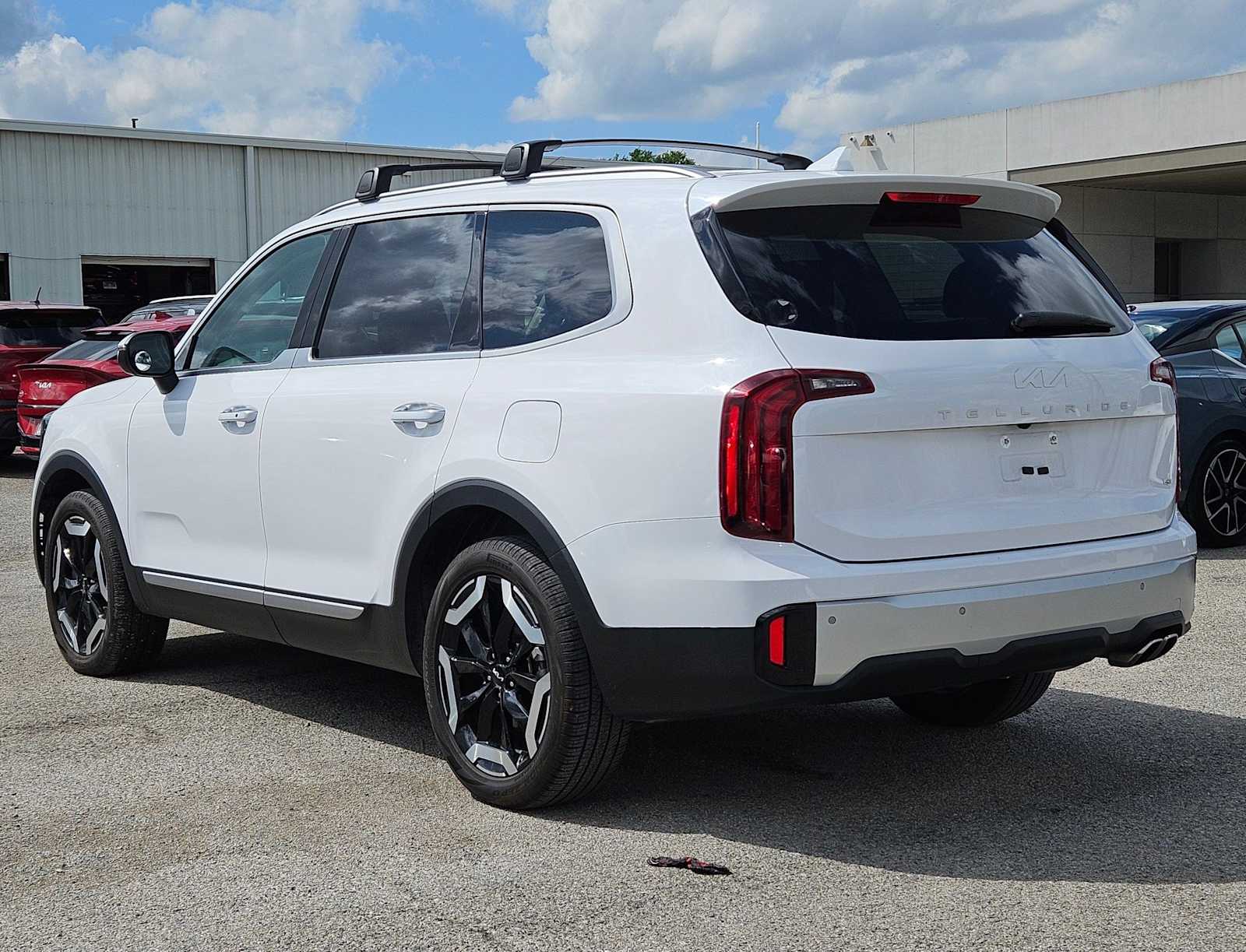 View vehicle photo 4