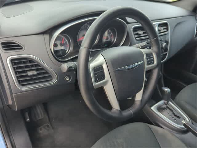 2011 Chrysler 200 Touring 2