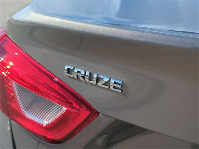 2018 Chevrolet Cruze Premier 11