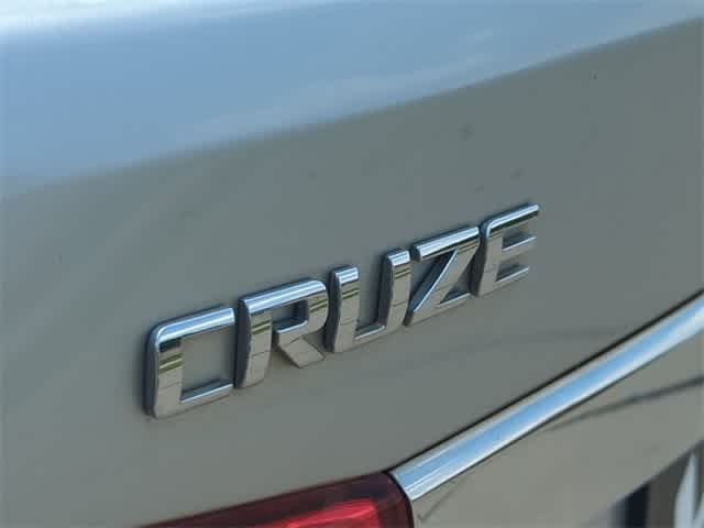 2013 Chevrolet Cruze LS 12