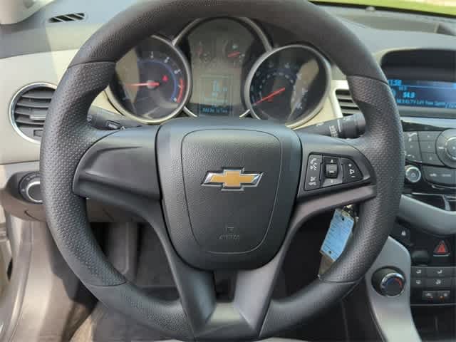 2013 Chevrolet Cruze LS 21