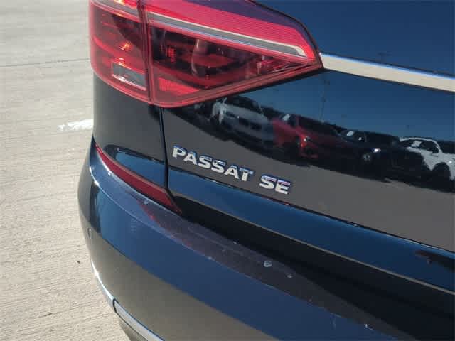 2018 Volkswagen Passat 2.0T SE 12