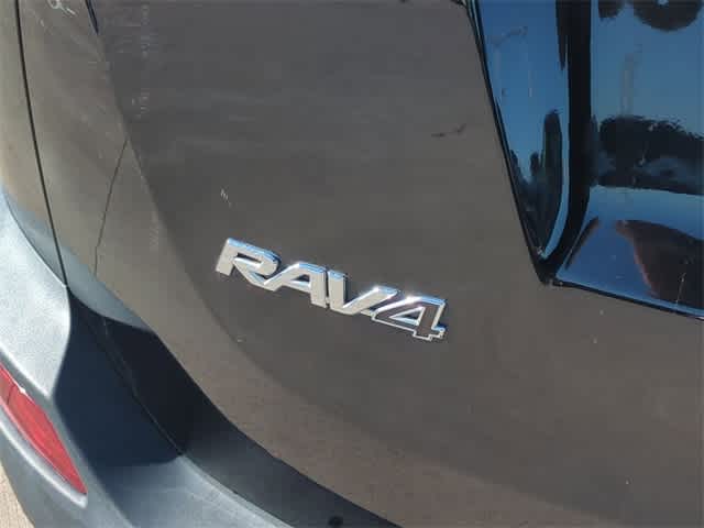 2013 Toyota RAV4 LE 11