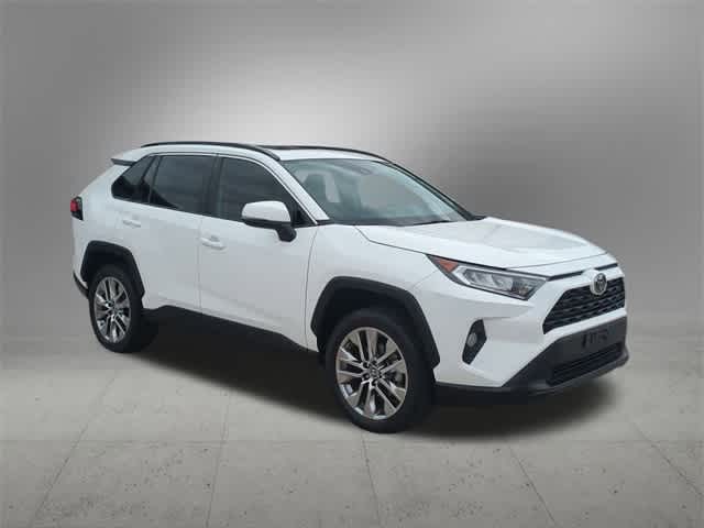 2019 Toyota RAV4 XLE Premium 8