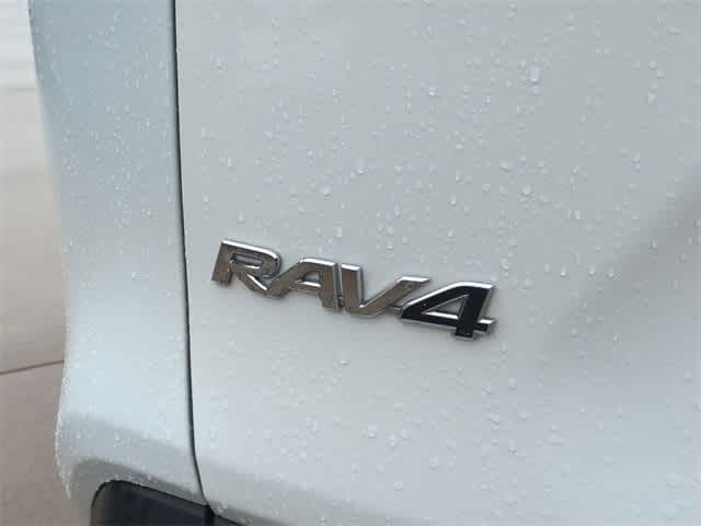 2022 Toyota RAV4 XLE 11