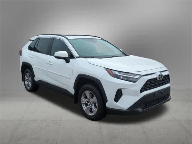 2022 Toyota RAV4 XLE 8