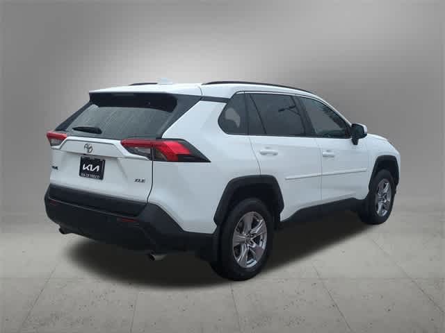 2022 Toyota RAV4 XLE 6