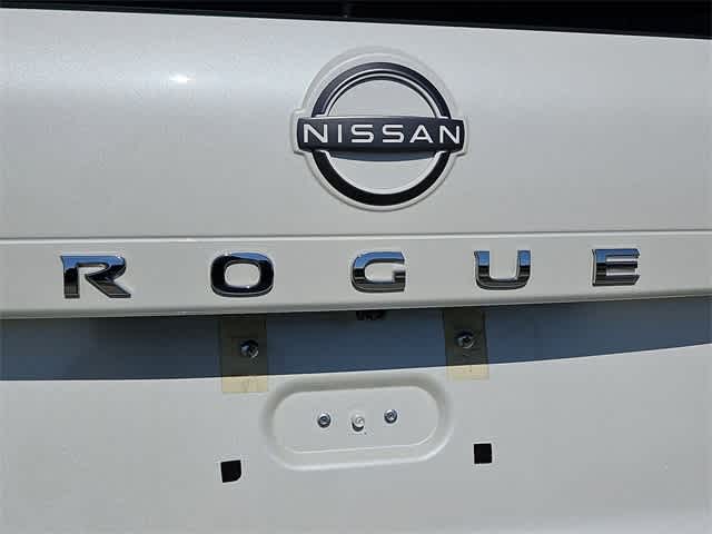 2023 Nissan Rogue SL 11