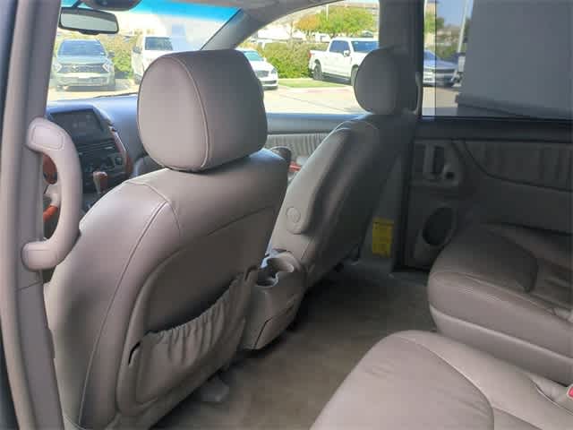 2008 Toyota Sienna XLE Ltd 18