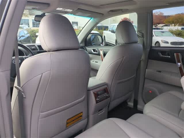 2012 Toyota Highlander Limited 18