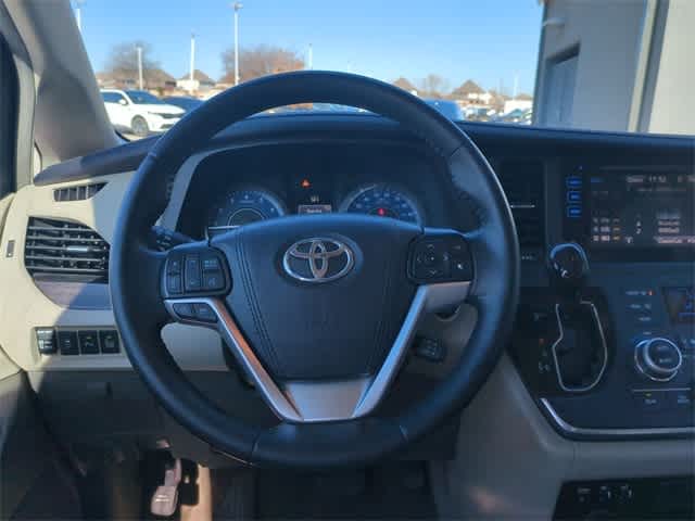 2015 Toyota Sienna XLE Premium 24