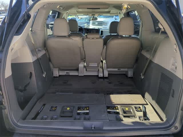 2015 Toyota Sienna XLE Premium 35