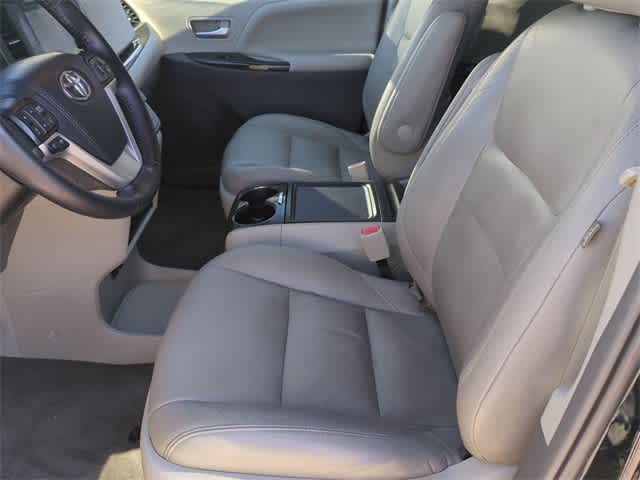 2015 Toyota Sienna XLE Premium 16