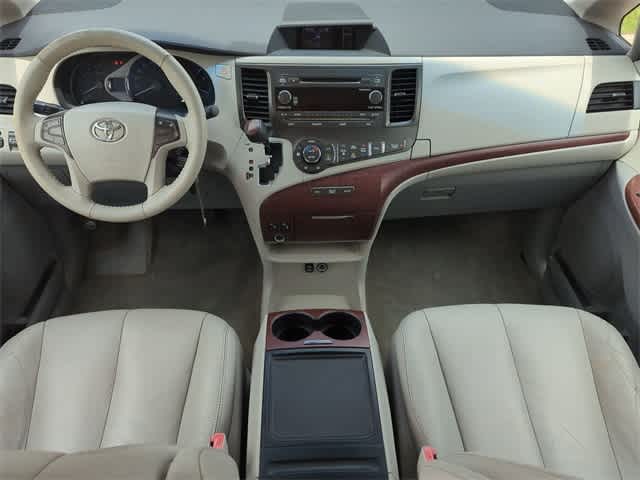 2013 Toyota Sienna XLE 15