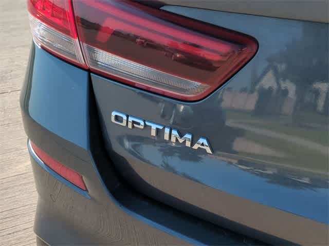 2020 Kia Optima S 12