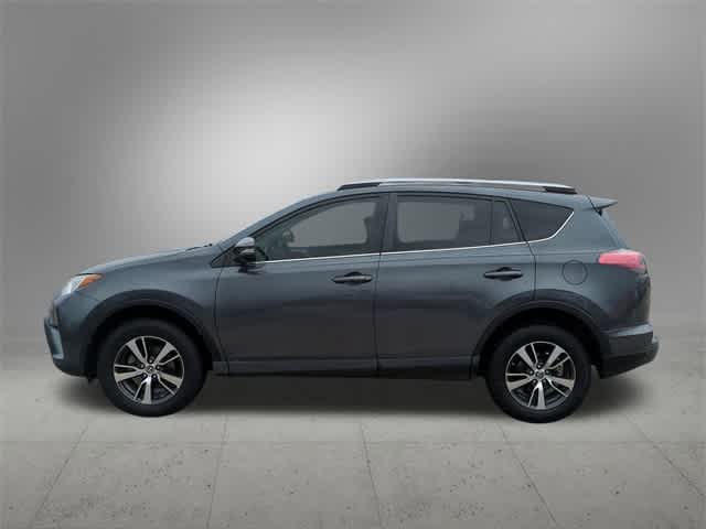 2017 Toyota RAV4 XLE 3