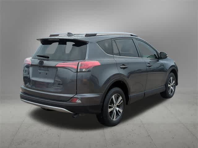 2017 Toyota RAV4 XLE 6