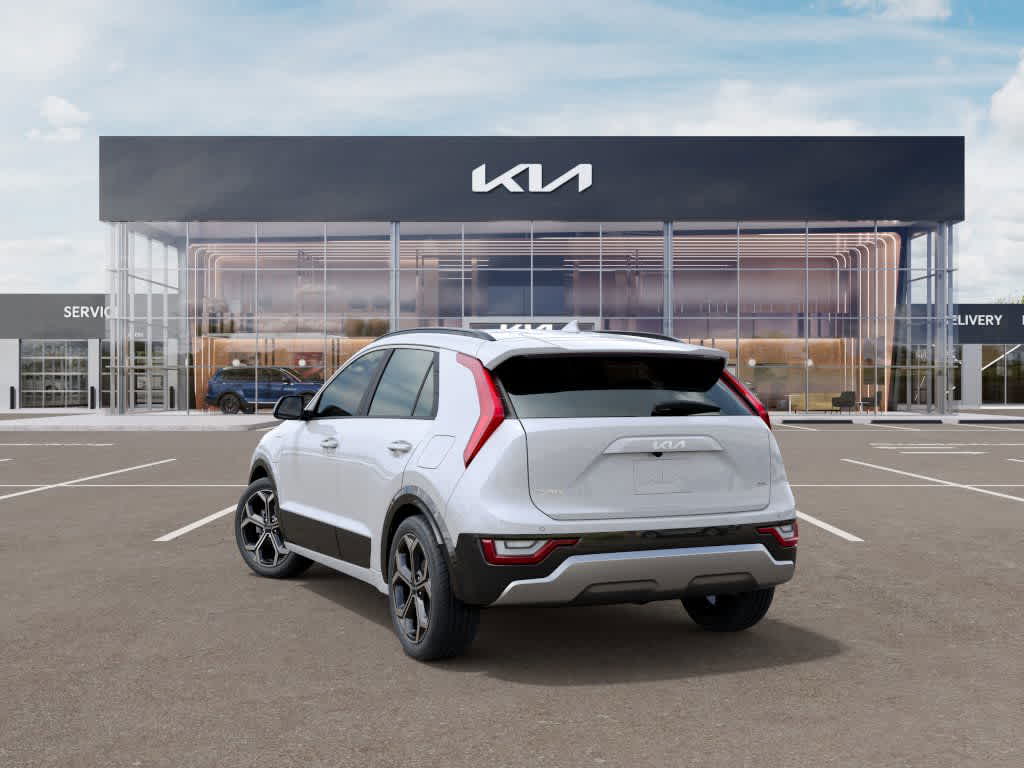 2024 Kia Niro Plug-In Hybrid SX Touring 4