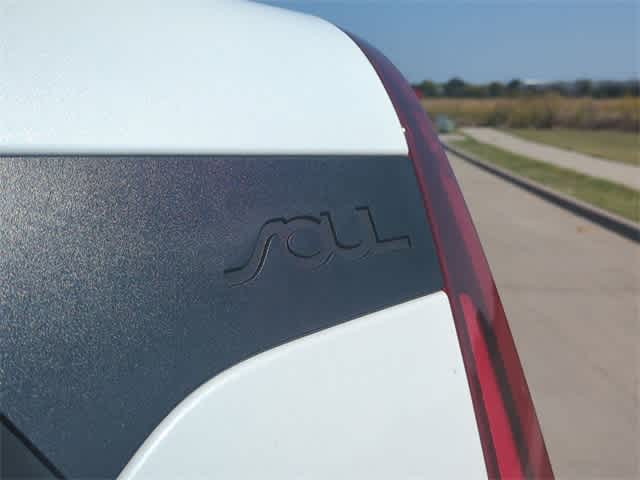 2022 Kia Soul LX 12