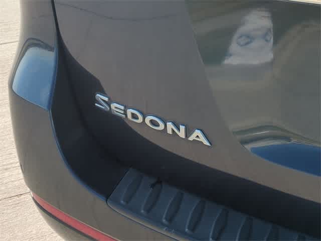 2016 Kia Sedona LX 11