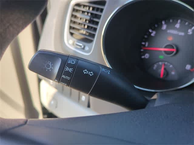 2016 Kia Sedona LX 25