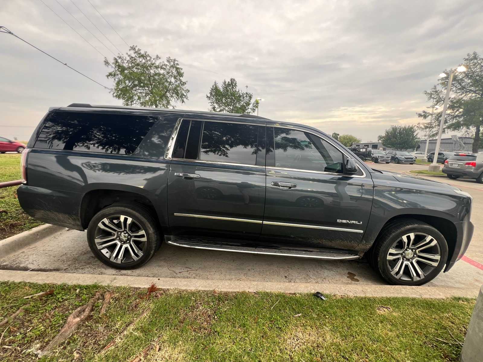 2019 GMC Yukon XL Denali 3