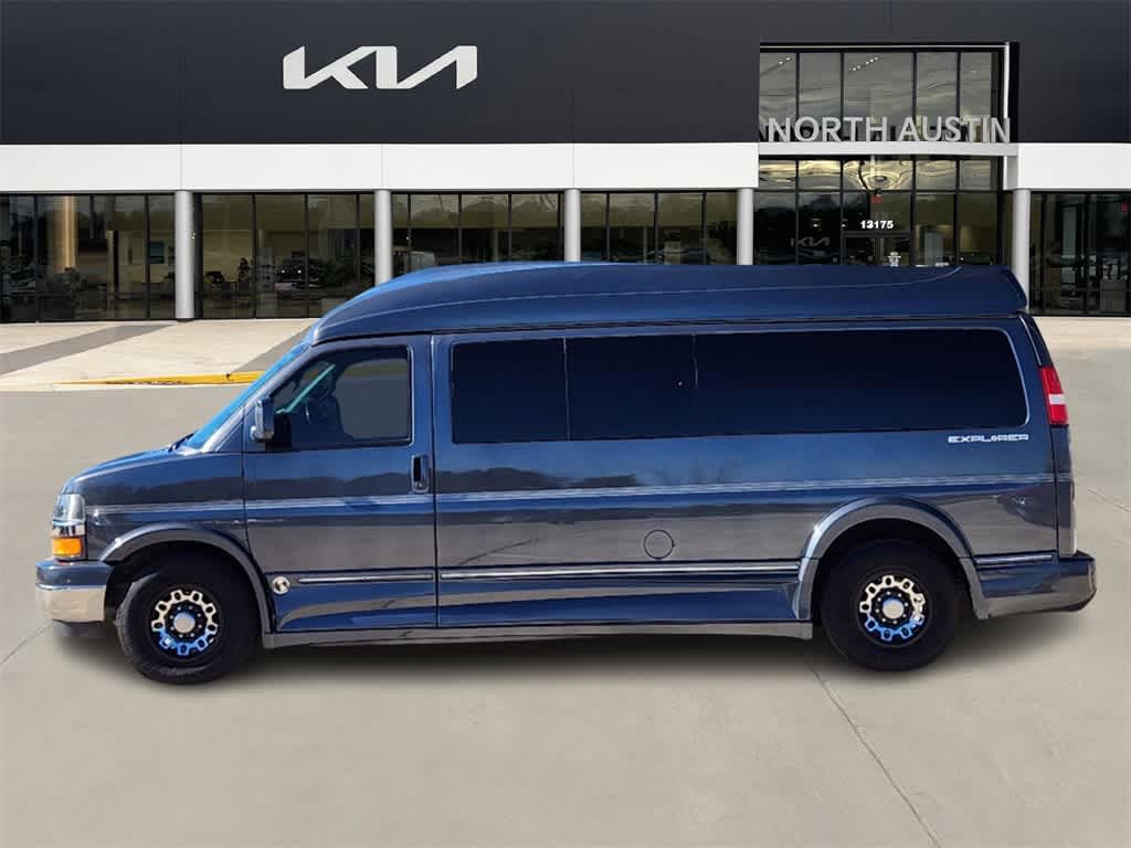 2017 Chevrolet Express  4