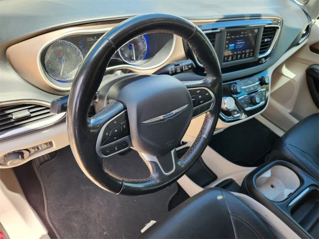 2019 Chrysler Pacifica Touring L 2