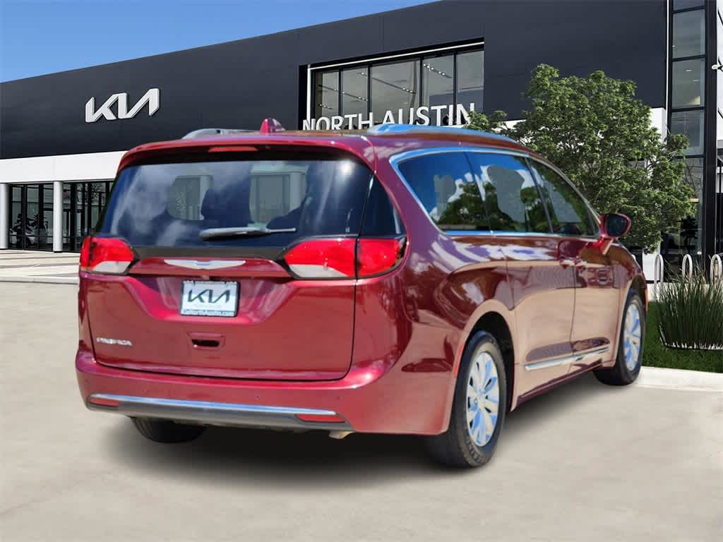 2019 Chrysler Pacifica Touring L 6