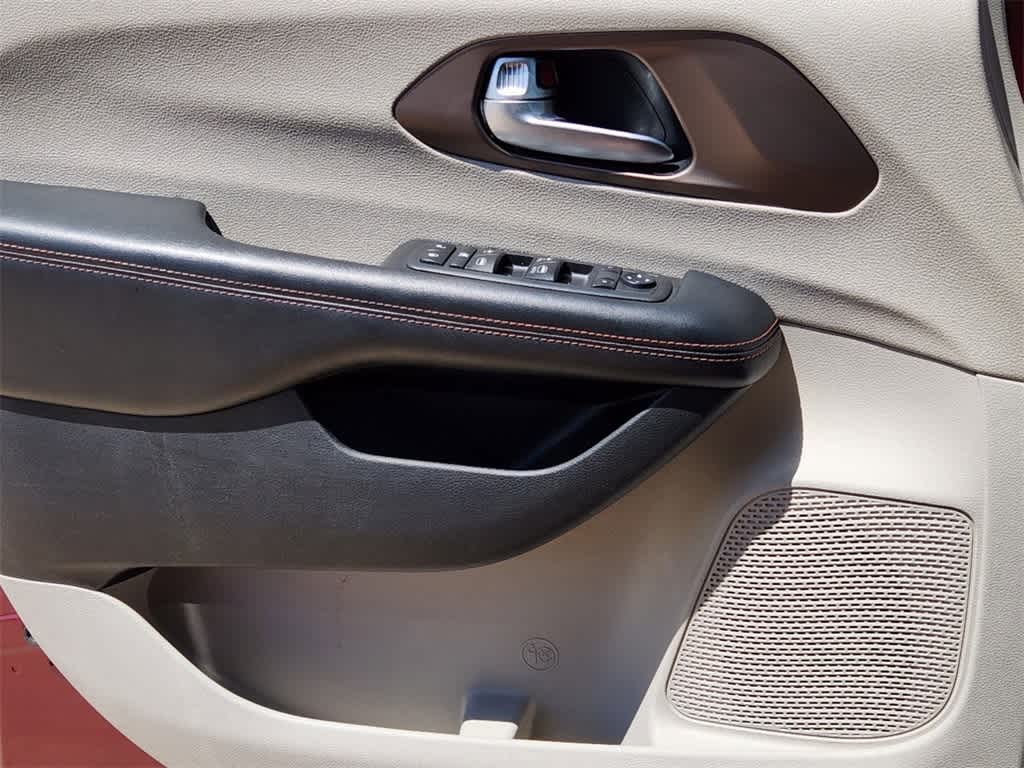 2019 Chrysler Pacifica Touring L 22