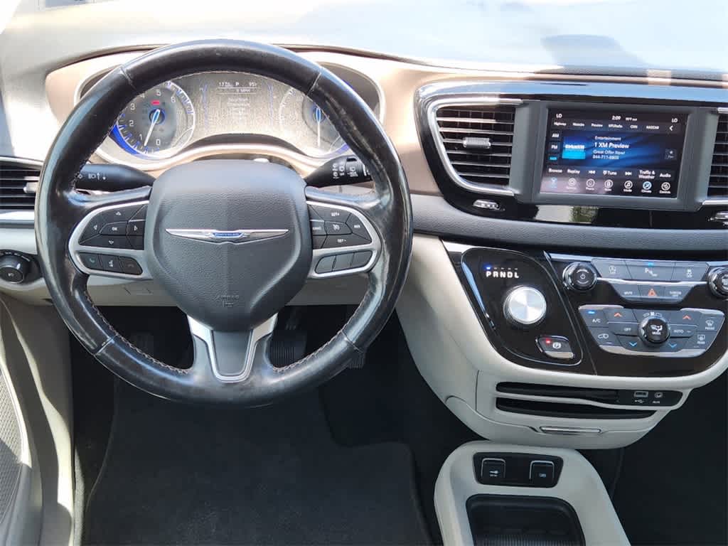 2019 Chrysler Pacifica Touring L 25