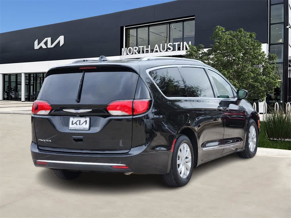 2019 Chrysler Pacifica Touring L 6