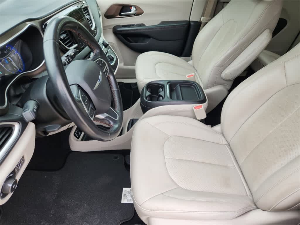 2019 Chrysler Pacifica Touring L 11