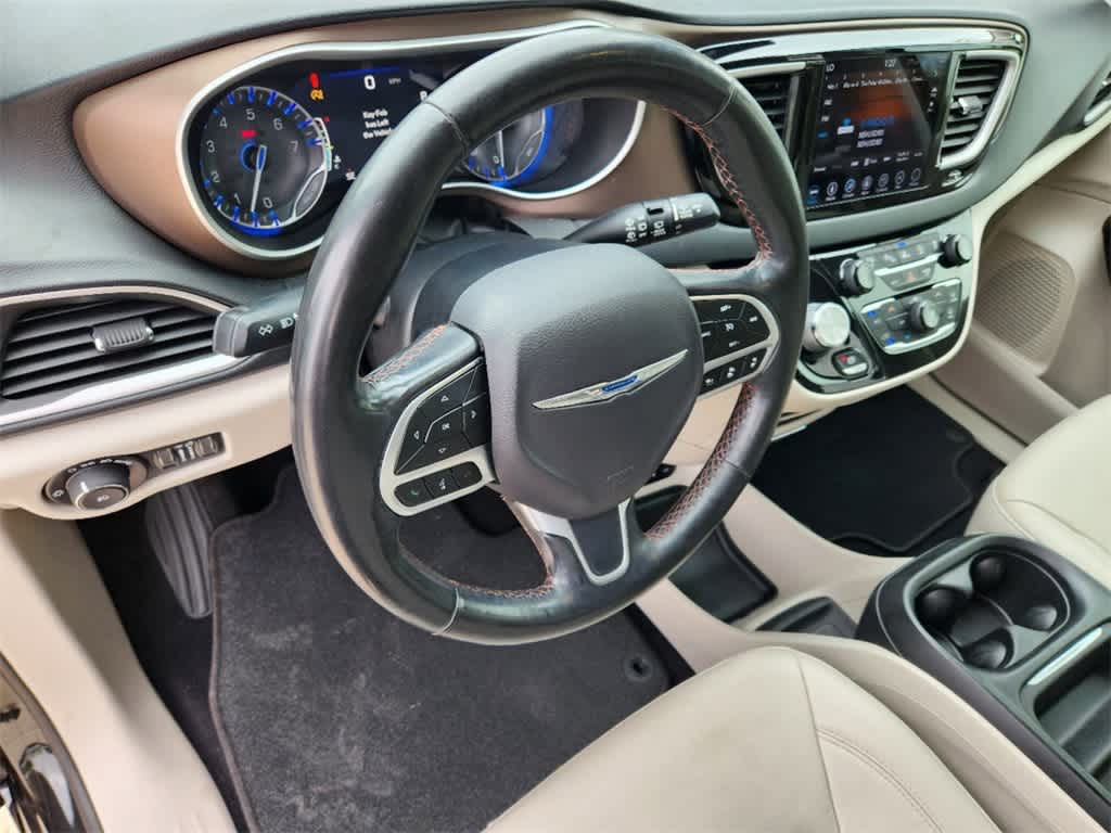 2019 Chrysler Pacifica Touring L 2