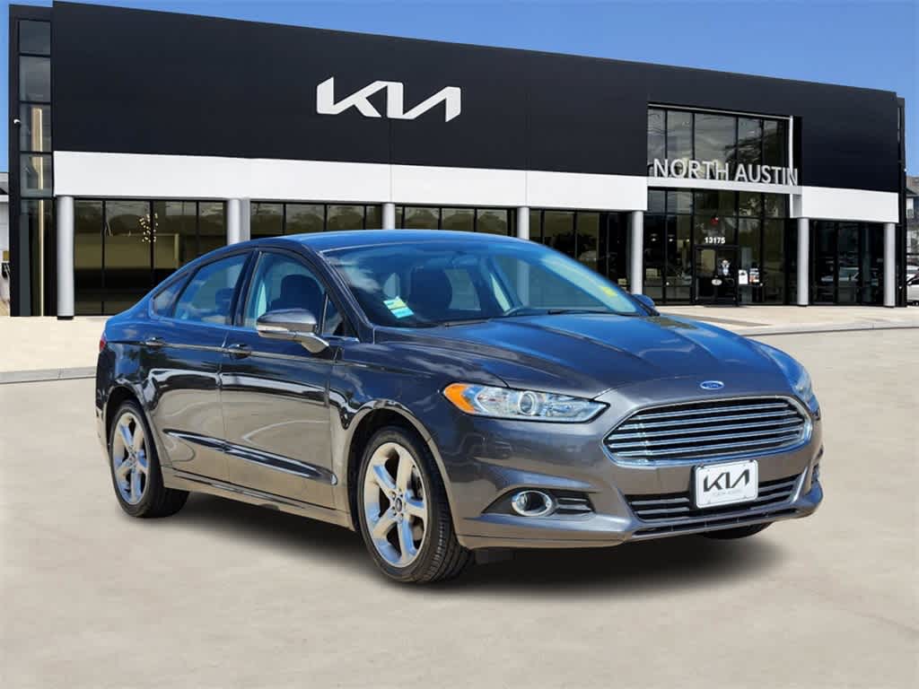 2016 Ford Fusion SE 3