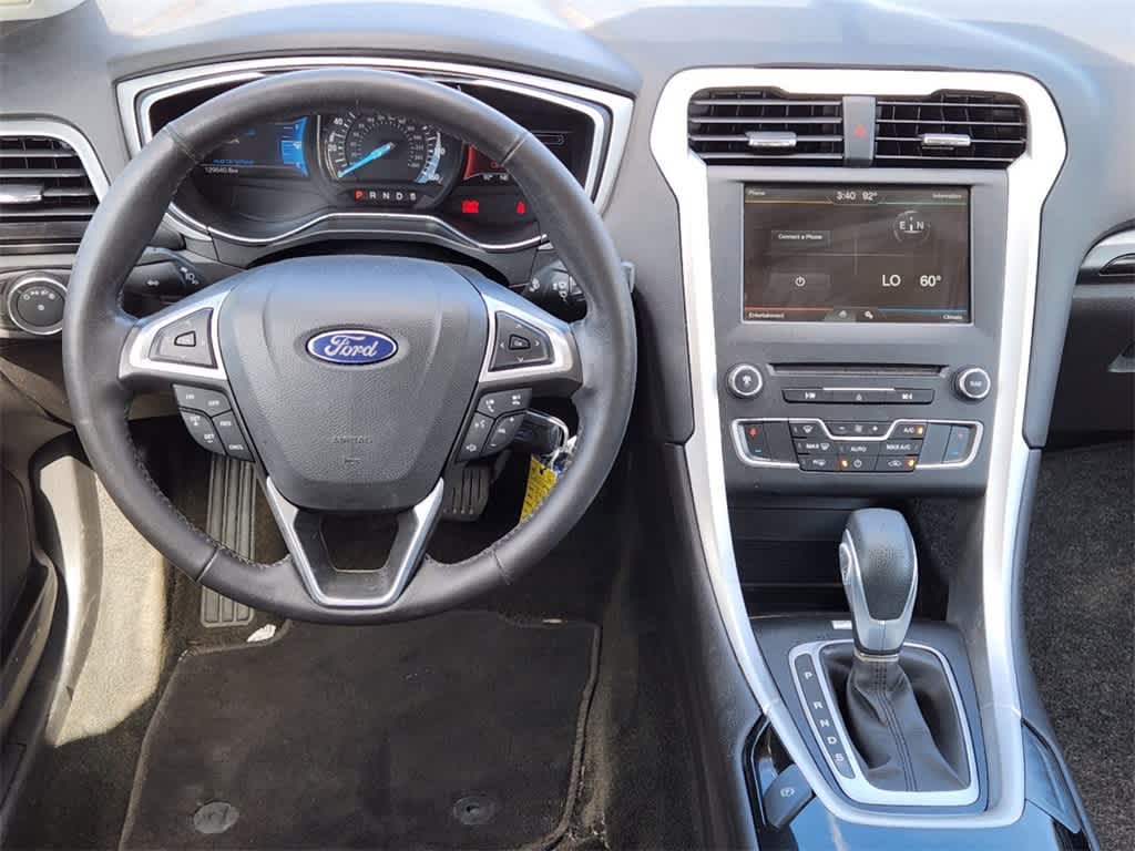 2016 Ford Fusion SE 24