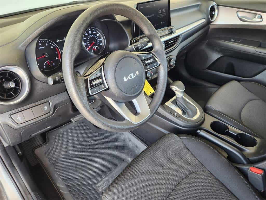 2024 Kia Forte LXS 2