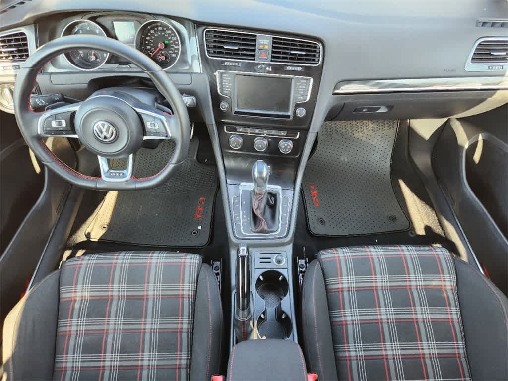 2016 Volkswagen Golf GTI  24