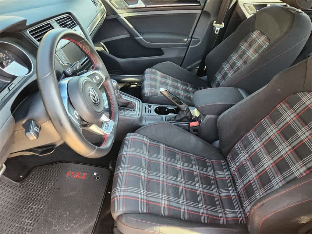 2016 Volkswagen Golf GTI  11