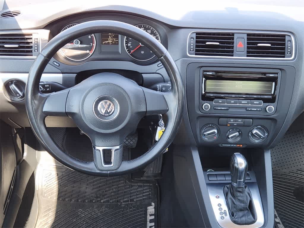 2013 Volkswagen Jetta SE 23