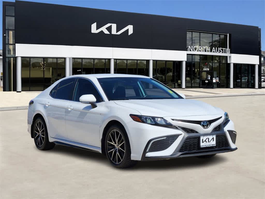 2022 Toyota Camry SE Nightshade 3